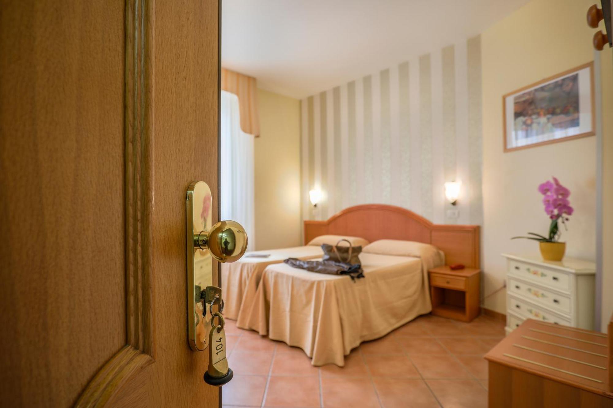 Hotel Katy Viareggio Exterior photo